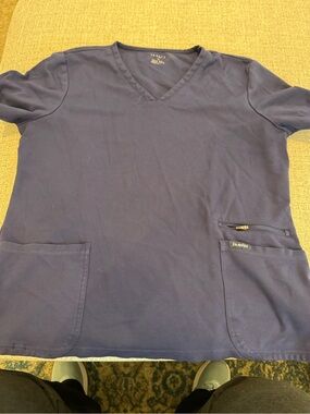 Jaanuu Midnight Navy V‑Neck Scrub Top with Zip Pocket